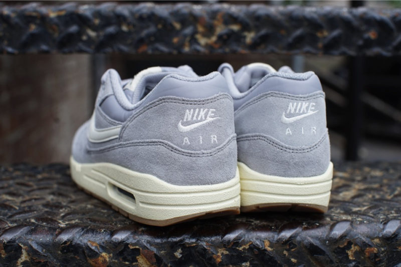 nike air max 1 matte silver