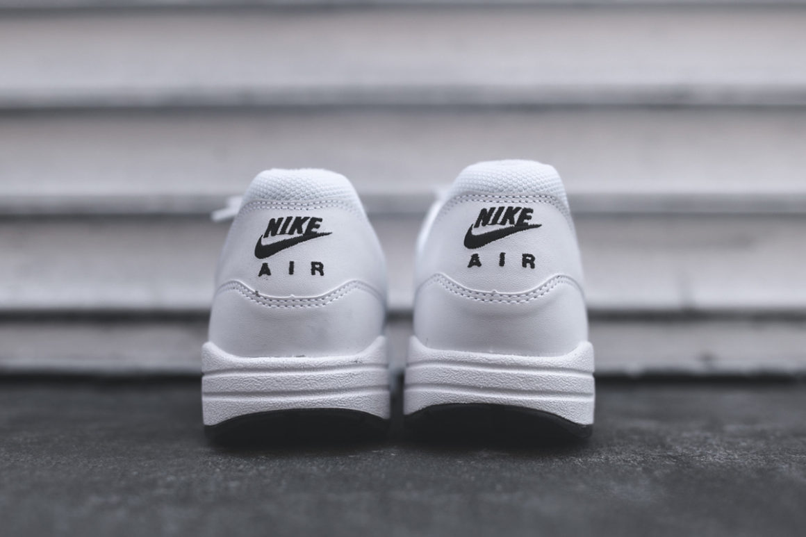 nike air max 1 essential black white