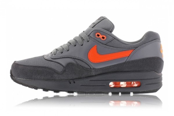 nike orange air max 1
