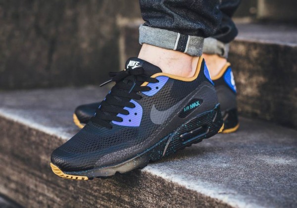 Nike Air Max 90 Ultra Essential – BlackMetallic Gold Racer Buty męskie Nike Air Max 90 Ultra Essential Light Base Grey