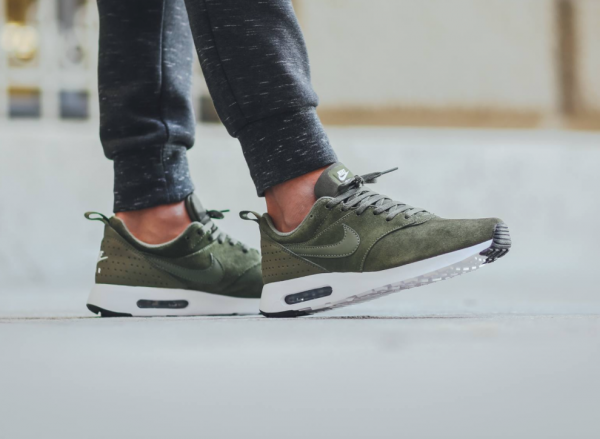 Nike Air Max Tavas Leather - Cargo Khaki/Medium Olive-White 3