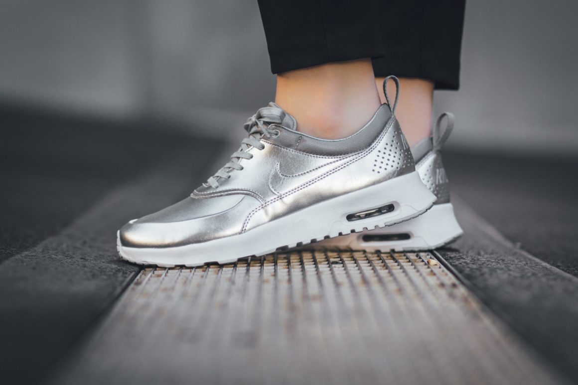 nike air max thea metallic silver